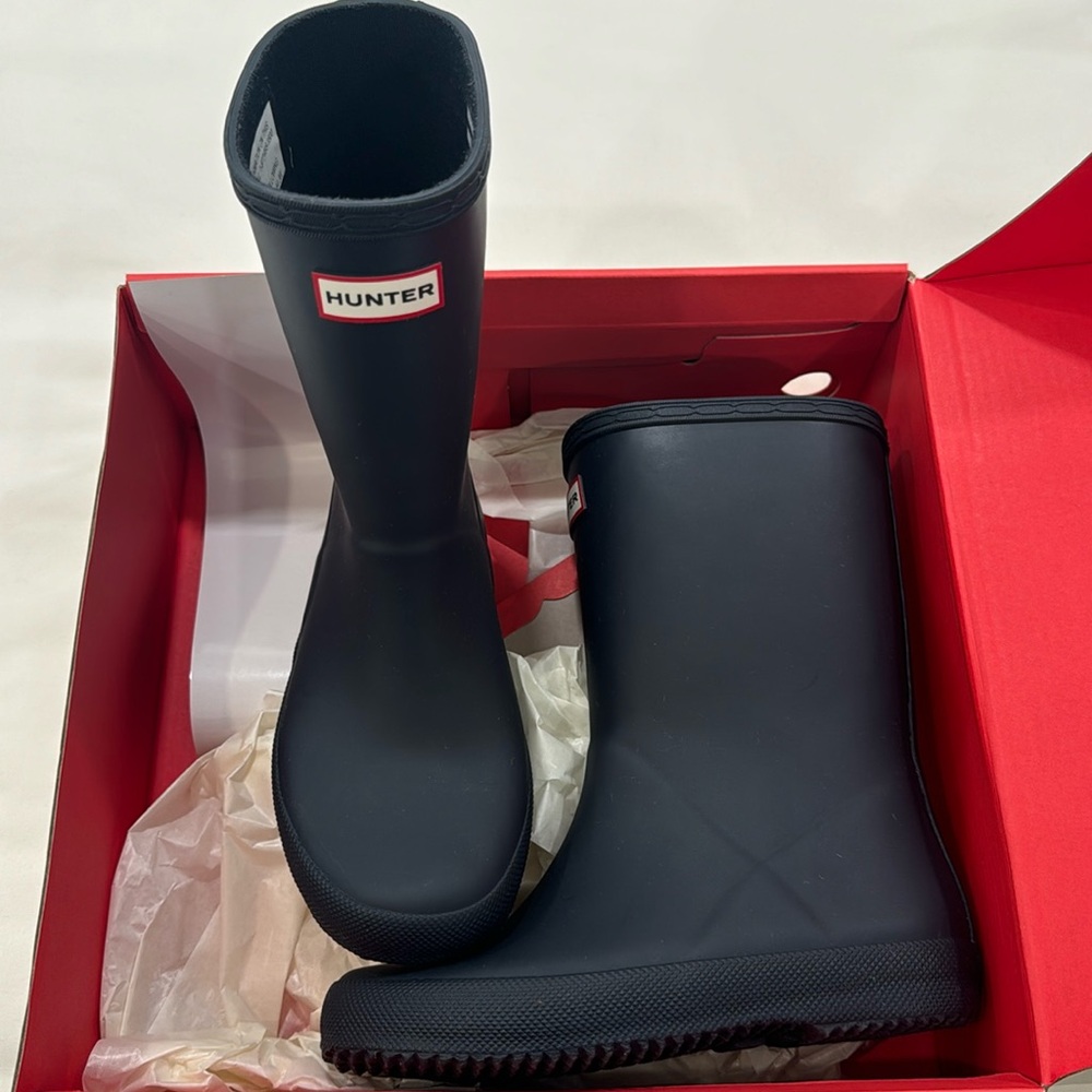 Navy hunter size 13 kids boy and girl classic rain boots new in box